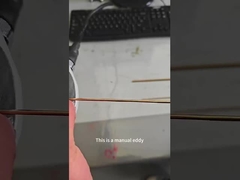 Le détecteur de défauts de courant tourbillon passe à travers la sonde pour inspecter la tige de cuivre manuellement