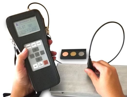 2 fréquences de fonctionnement commutables, compteur de conductivité métallique, compensation de levage jusqu'à 500 μm